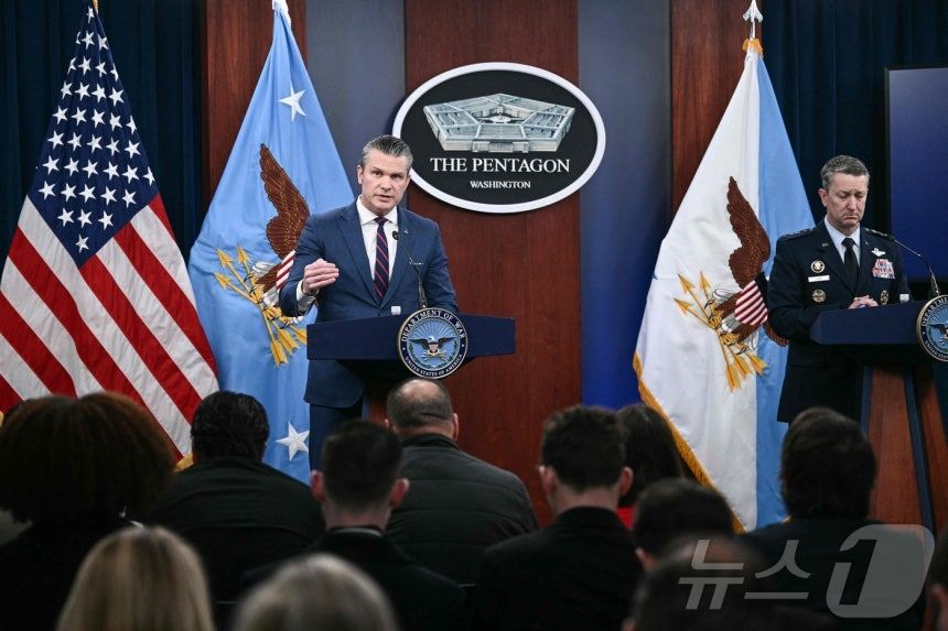 US Defense Secretary Pete Heggseth and Joint Chiefs Chairman Dan Caine / Courtesy of News1