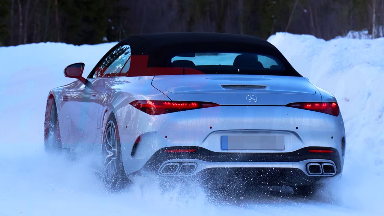 메르세데스-벤츠 SL 페이스리프트 스파이샷 / 사진=Stephen Hancock