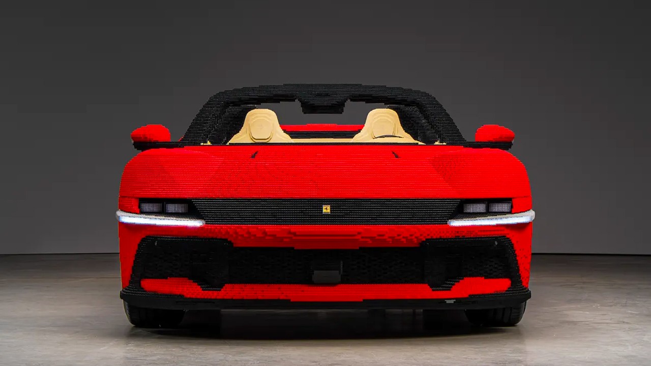 페라리 12 칠린드리 스파이더 1:1 스케일 레고 모델 전면부 / 사진=레고