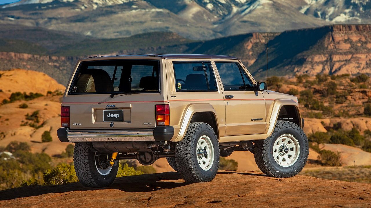 지프 XJ 파이오니어 콘셉트 후측면 뷰 / 사진=지프