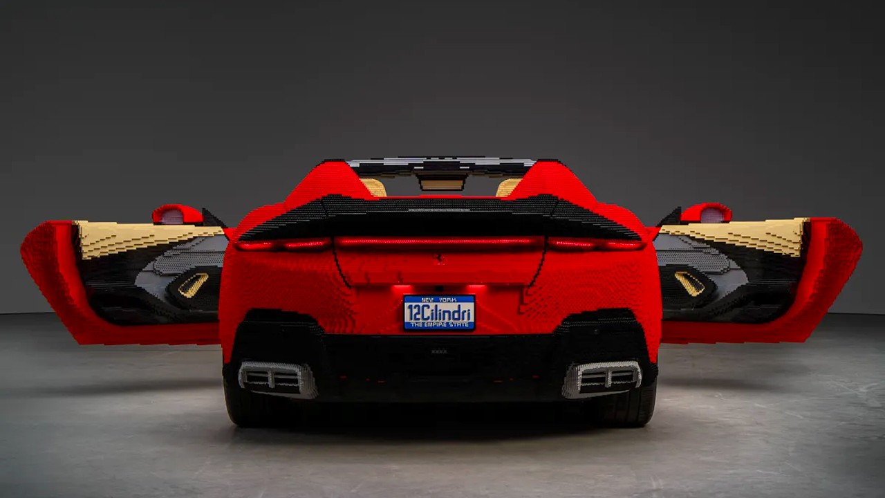 페라리 12 칠린드리 스파이더 1:1 스케일 레고 모델 후면부 / 사진=레고
