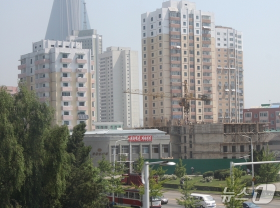 The exterior of the Hwanggeumbeol Store in Pyeongchon District, Pyongyang, which has expanded to over 20 locations since first opening in 2014 / Institute for Peace and Economic Research