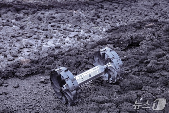Deployable lunar rover (Provided by KAIST) / News1