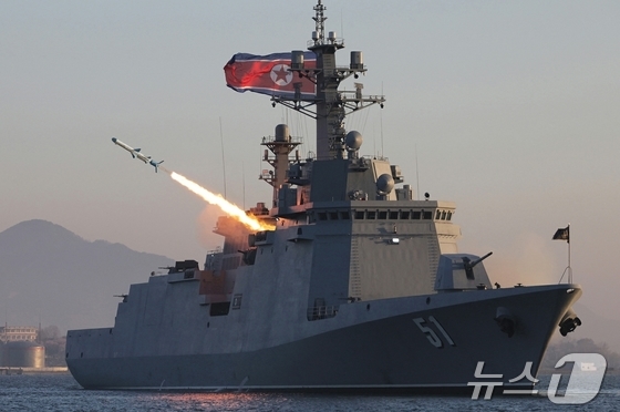 The Rodong Sinmun, the official newspaper of North Korea’s Workers’ Party, reported on April 14 that test launches of strategic cruise missiles and ship-to-ship missiles were conducted on April 12 aboard the 5,000-ton destroyer Choe Hyon-ho under the supervision of Kim Jong Un, General Secretary of the Workers’ Party / Rodong Sinmun