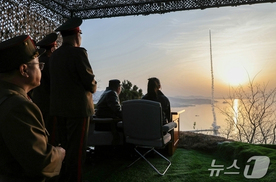 On Monday, Rodong Sinmun, the official newspaper of North Korea’s Workers’ Party, reported that the Missile Bureau of the Democratic People’s Republic of Korea conducted a test launch on April 19 to evaluate the warhead’s destructive power of an improved ground-to-ground tactical ballistic missile / Rodong Sinmun