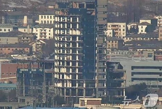 The Comprehensive Support Center in the Kaesong Industrial Complex, reduced to ruins by North Korea’s demolition (Provided by Joint Chiefs of Staff) 2025.3.27 / News1