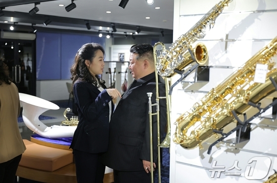 On April 3, the Rodong Sinmun, the official newspaper of North Korea’s Workers’ Party, reported on its front page that Respected Comrade Kim Jong Un inspected various service facilities in the fourth-phase zone of the Hwasong District, which is set to open soon, and assessed the status of preparations for their operation / Rodong Sinmun