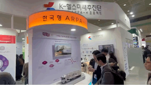 The K-Health Future Promotion Team of the Korea Health Industry Development Institute opened a promotional booth at Bio Korea 2026, held at COEX in Seoul on Tuesday, and unveiled the interim results of the Korean ARPA-H Project 2026.4.28 / News1