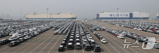 Cars destined for export are parked at Kia’s dedicated pier at Pyeongtaek Port in Posung-eup, Pyeongtaek, Gyeonggi Province, on April 3 2026.4.3 / News1