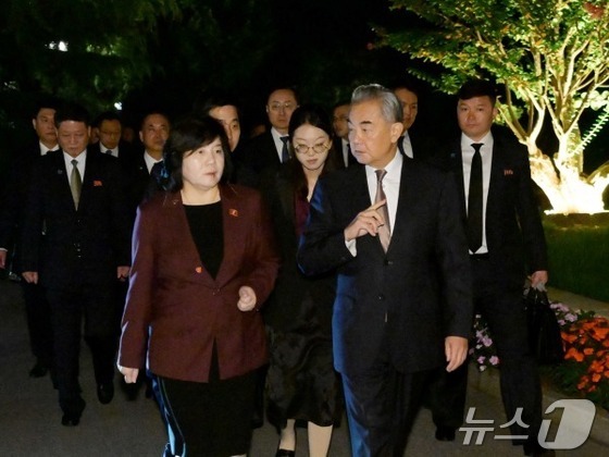 Wang Yi, Chinese Foreign Minister, and Choe Son-hui, North Korean Foreign Minister (Chinese Ministry of Foreign Affairs website) / News1