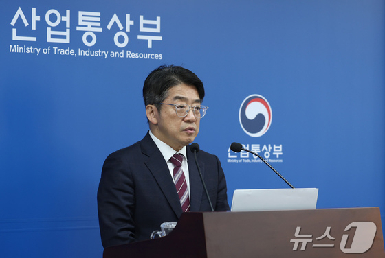 Yang Ki-wook, Director General of the Industrial and Resource Security Bureau at the Ministry of Trade, Industry and Energy, is giving a briefing on the morning of March 31 in the ministry’s press room at the Sejong Government Complex regarding domestic oil and gas price trends, the impact on major industries, and the government’s response to the war in the Middle East (Provided by Ministry of Trade, Industry and Energy) 2026.3.31 / News1