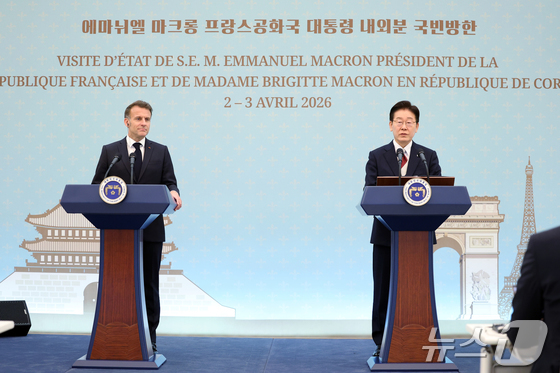 President Lee Jae Myung and French President Emmanuel Macron are holding a joint press conference at the Blue House on April 3 2026.4.3 / News1