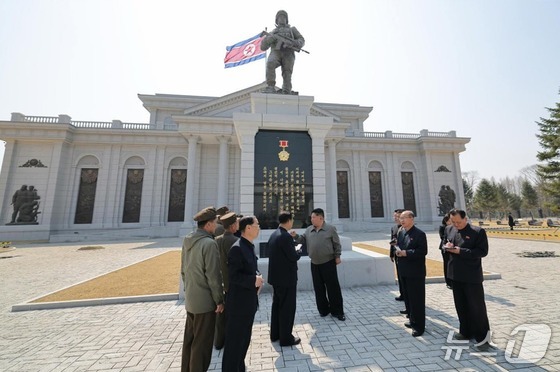 On Friday, the Rodong Sinmun, the official newspaper of the Workers\' Party, reported on its front page that Respected Comrade Kim Jong Un had provided on-site guidance at the construction site of the Memorial Hall for Combat Merits in Overseas Military Operations. General Secretary Kim emphasized that the memorial hall should be developed into an educational hub that compiles the glorious combat merits of the armed forces, and personally inspected the exhibition layout and construction progress / Rodong Sinmun