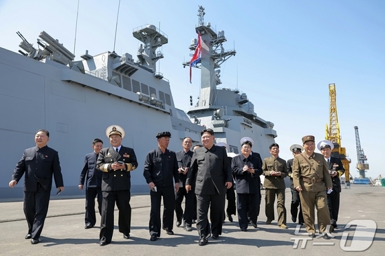 The Rodong Sinmun, the official newspaper of North Korea’s Workers’ Party, reported on Tuesday that test launches of strategic cruise missiles and ship-to-ship missiles were conducted on April 12 aboard the 5,000-ton destroyer Choe Hyon-ho under the supervision of Kim Jong Un, General Secretary of the Workers’ Party / Rodong Sinmun