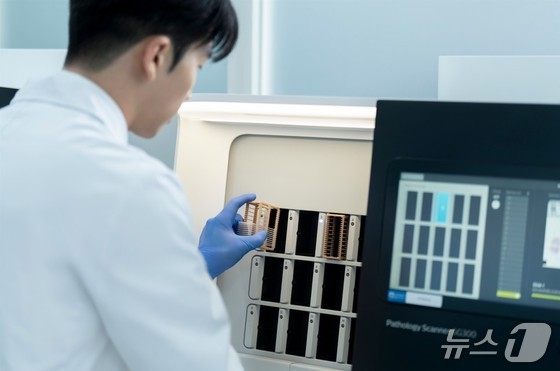 SCL (Seoul Clinical Laboratories), a diagnostic testing institution, said on the 16th it is advancing its internal systems by preparing to introduce artificial intelligence (AI)-based solutions based on its preemptively established digital pathology infrastructure. / Courtesy of SCL