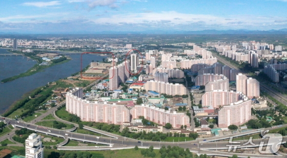 The Ryugyong Golden Commercial Center, which opened in 2023 on Rakrang Street (formerly Tongil Street) in East Pyongyang, and the Pyongyang Kumgang Commercial District, currently under construction / Institute for Peace and Economic Research