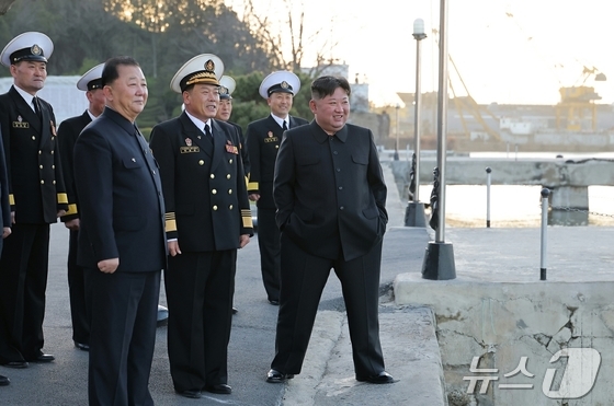 The Rodong Sinmun, the official newspaper of North Korea’s Workers’ Party, reported on Tuesday that test launches of strategic cruise missiles and ship-to-ship missiles were conducted on April 12 aboard the 5,000-ton destroyer Choe Hyun-ho in the presence of Kim Jong Un, General Secretary of the Workers’ Party / Rodong Sinmun