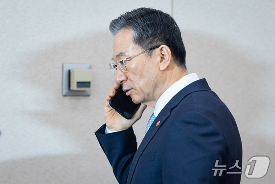 Justice Minister Jeong Seong-ho is seen talking on the phone while attending the first plenary session of the 434th National Assembly (Extraordinary Session) Legislation and Judiciary Committee held at the National Assembly in Yeouido, Seoul, on April 8 2026.4.8 / News1
