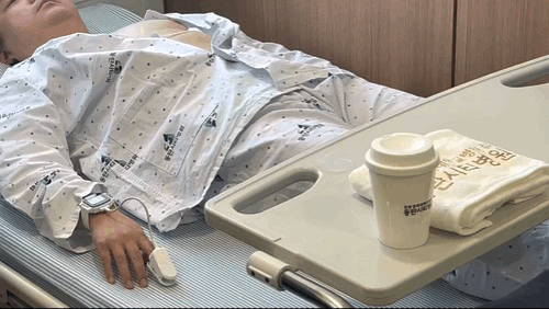 Medical staff demonstrate the installation of Think devices during the Seers x Dongtan City Hospital Smart Hospital Media Tour held on Wednesday at Dongtan City Hospital in Hwaseong, Gyeonggi Province 2026.4.15 / News1