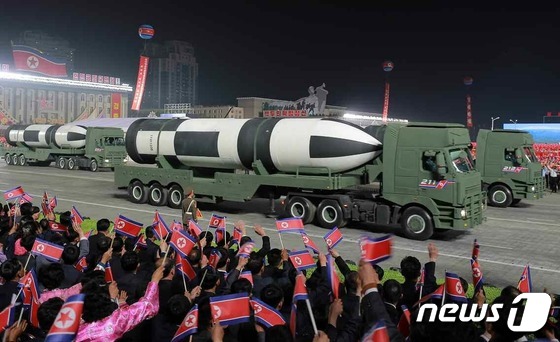 North Korea\'s submarine-launched ballistic missile (SLBM) / Rodong Sinmun
