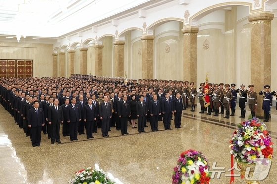 On Thursday, Rodong Sinmun, the official newspaper of North Korea’s Workers’ Party, reported that on Wednesday, Party and government officials visited the Kumsusan Palace of the Sun to pay their solemn respects on the occasion of the 114th anniversary of the birth of the Great Leader Comrade Kim Il Sung / Rodong Sinmun