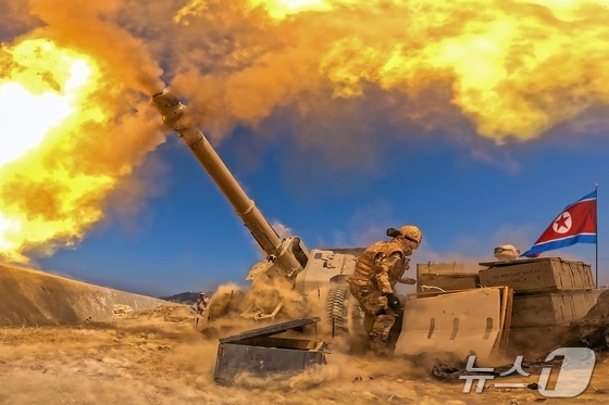 The Rodong Sinmun, the official newspaper of North Korea’s Workers’ Party, reported on Thursday that Comrade Kim Jong Un observed an artillery firing competition among artillery units under the Western District Grand Combined Forces of the Korean People’s Army, which he had organized to mark the Day of the Sun on Wednesday / Rodong Sinmun