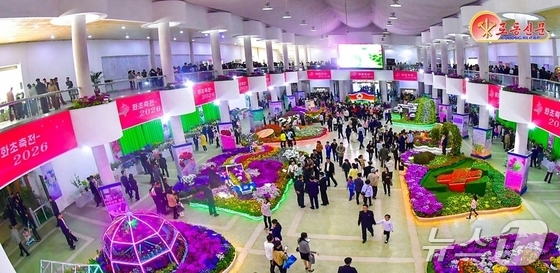 The Rodong Sinmun, the official newspaper of North Korea’s Workers’ Party, reported on Wednesday that the Flower Festival 2026 is being held at the Okryu Exhibition Hall in Pyongyang, contributing to the enrichment of residents’ cultural lives through various flower exhibitions and hands-on activities/ Rodong Sinmun