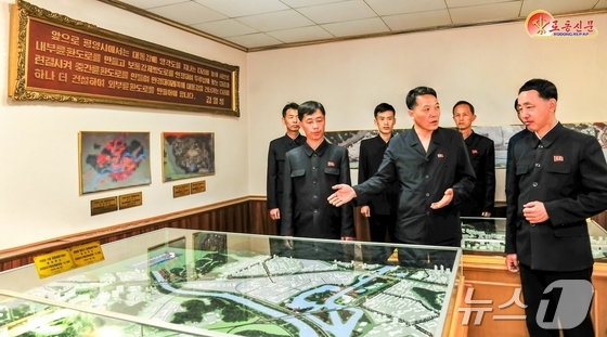 On Wednesday, Rodong Sinmun, the official newspaper of North Korea’s Workers’ Party, reported that the Pyongyang Urban Planning and Design Institute is deeply internalizing the immortal achievements made by the Great Leader (Kim Il-sung) in the construction of the capital / Rodong Sinmun