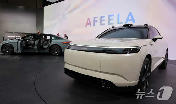 Visitors examine the next-generation electric vehicle Aphila at the Sony Honda Mobility booth at the Las Vegas Convention Center (LVCC) in Nevada, USA, during CES 2026, the world\'s largest IT and consumer electronics trade show, held last January 2026.1.7 / News1