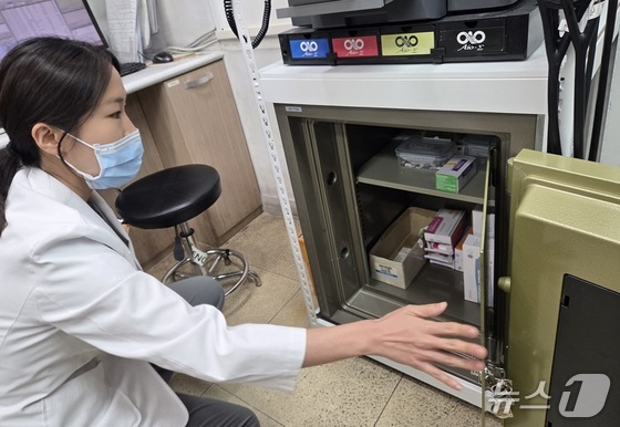 Narcotic drugs stored in a double-locked safe at Haemaru Secondary Care Animal Hospital / News1