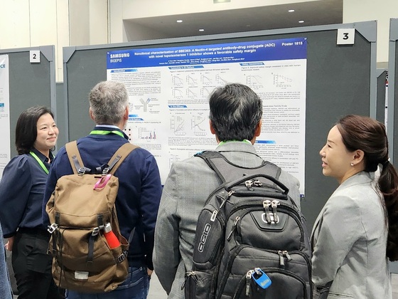 A representative from Samsung Bioepis is presenting the preclinical study results for the new antibody-drug conjugate (ADC) drug SBE303 at a conference in the U.S. / Provided by Samsung Bioepis
