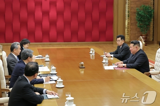 The Rodong Sinmun, the official newspaper of North Korea’s Workers’ Party, reported on April 11 that Kim Jong Un, General Secretary of the Workers’ Party, met with Chinese Foreign Minister Wang Yi in Pyongyang on April 10 and held talks with him / Rodong Sinmun