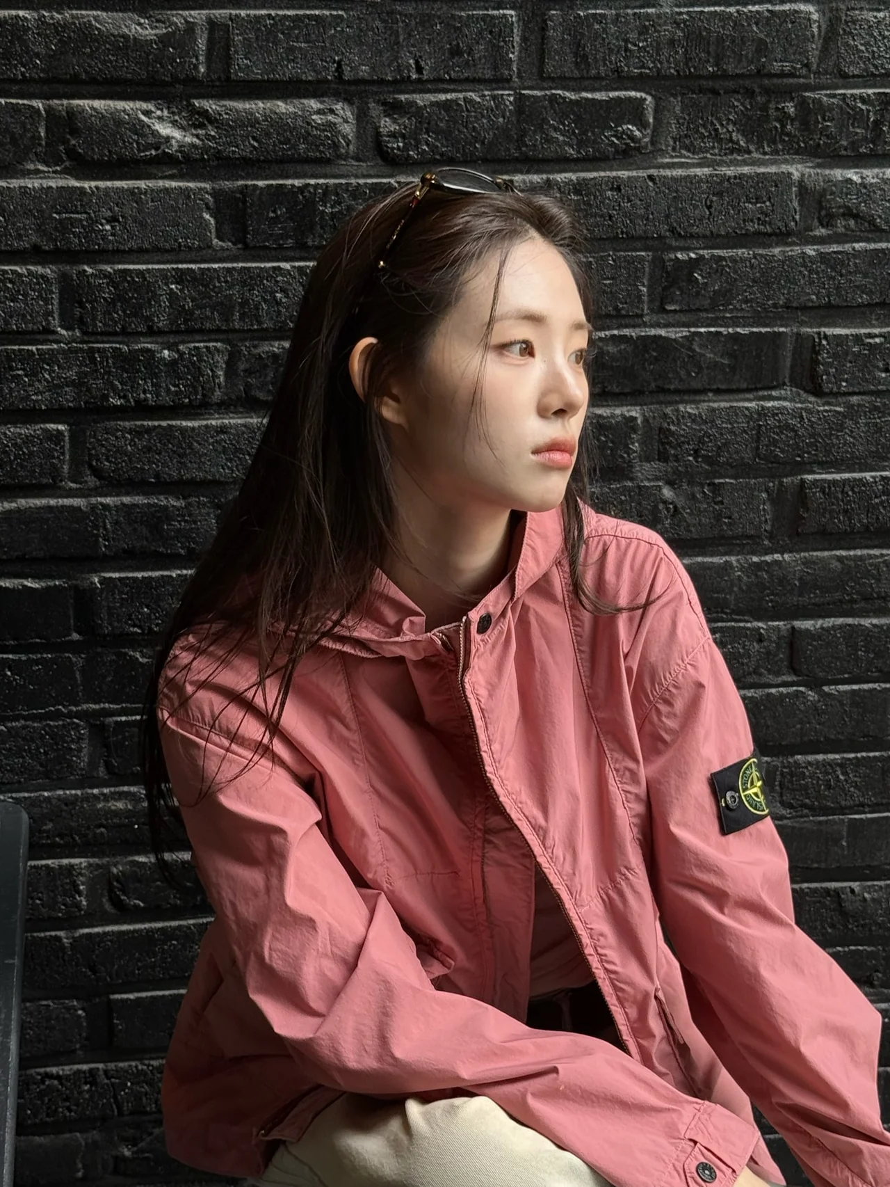 &nbsp;     Close-up of the pink nylon jacket’s sleeve patch logo detail, upper-body shot / Photo: Shinsia’s Instagram (@shinsiaa_)