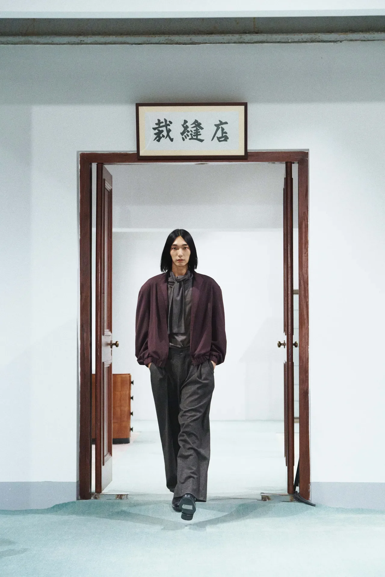 Amomento Unveils 2026 FW Collection in Shanghai: A Fusion of Eastern and Western Aesthetics