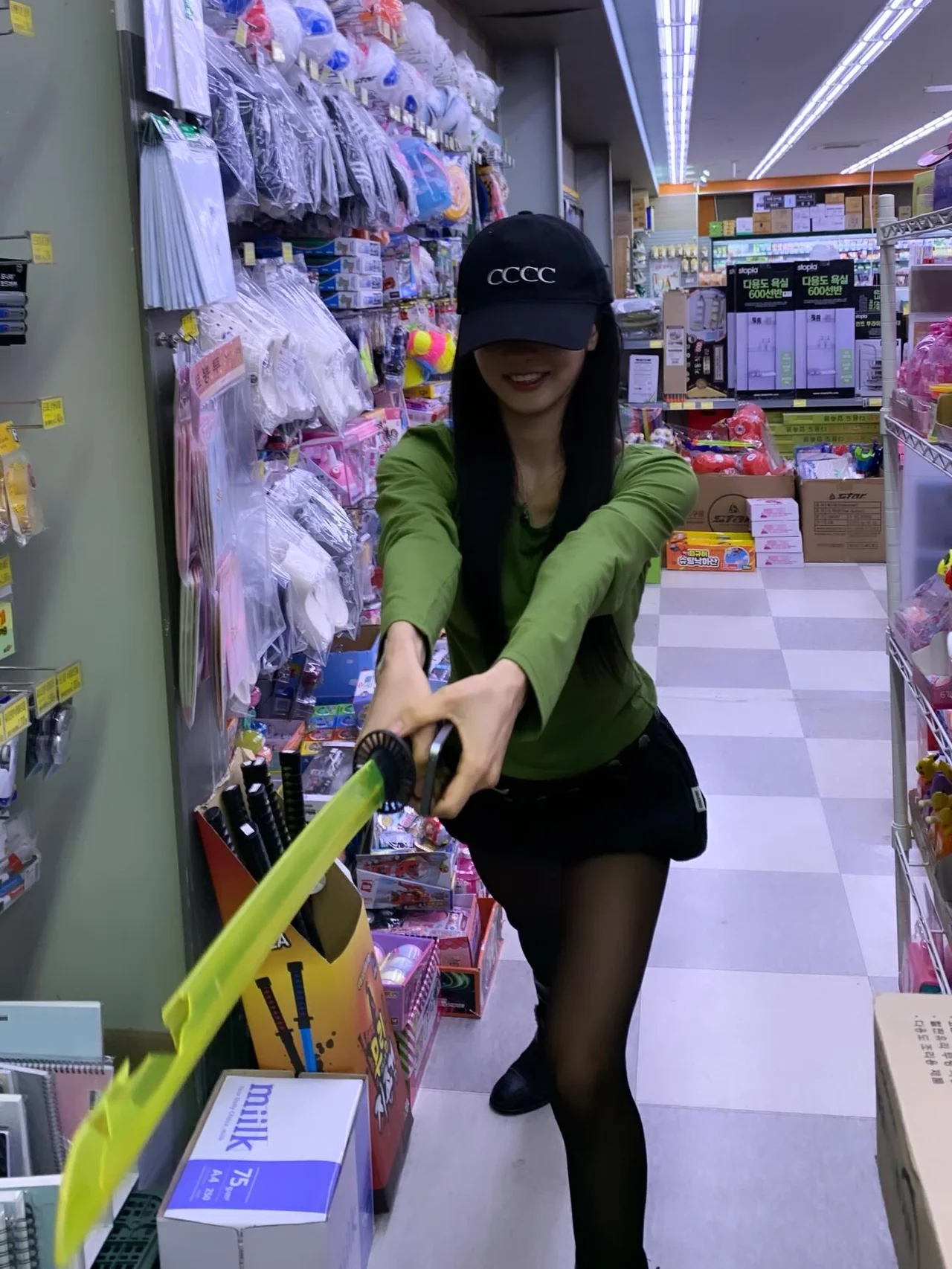 Green long sleeve & black miniskirt | A lively daily look finished with color contrast /Photo: Lee Se-hee on Instagram