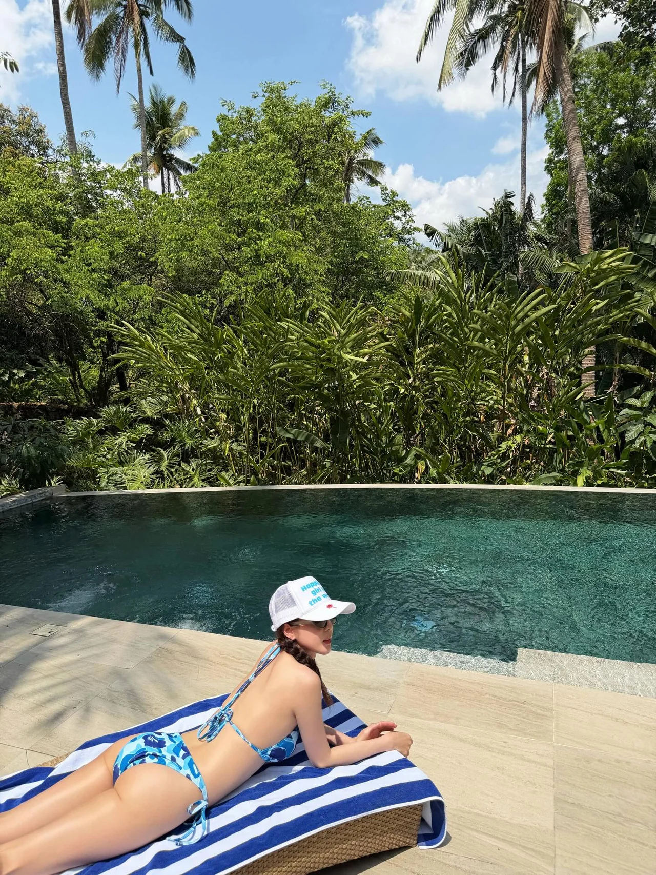 Summer Style Showdown: Dara Park’s Bold Blue Camo Bikini vs. Go Bo-gyeol’s Elegant Beach Look