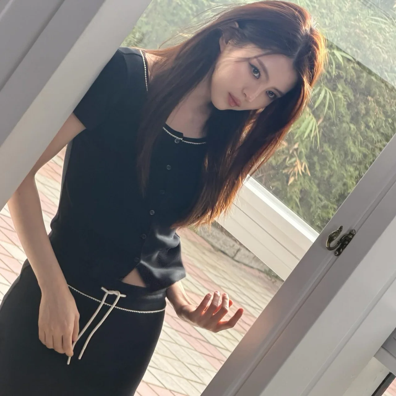 How to Achieve Han So-hee’s Effortless Black and White Fashion Look