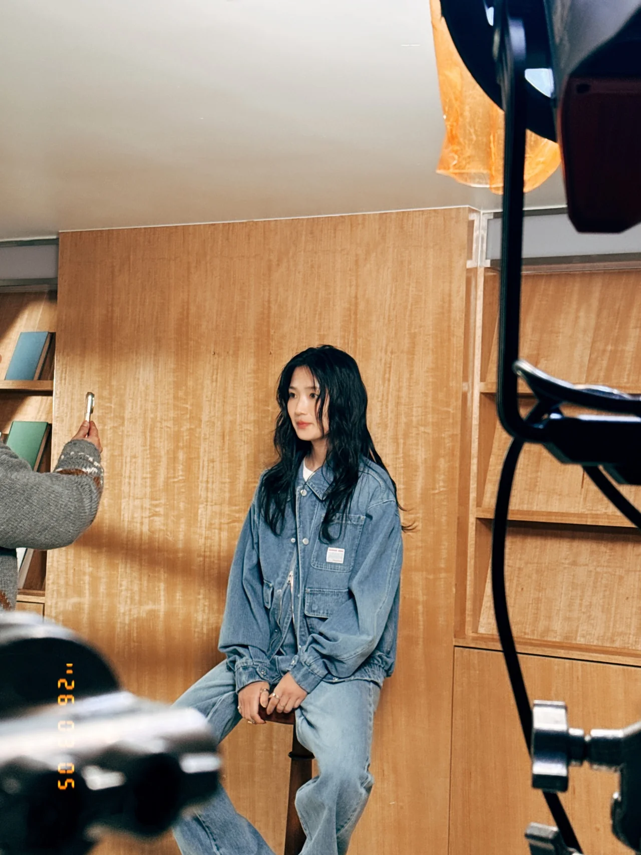 &nbsp;     Medium-blue oversized denim jacket + ivory inner + light-blue wide denim pants + brown woven belt — denim-on-denim fashion / Photo: Kim Hye-yoon Instagram (@hyeyoon_kim_)