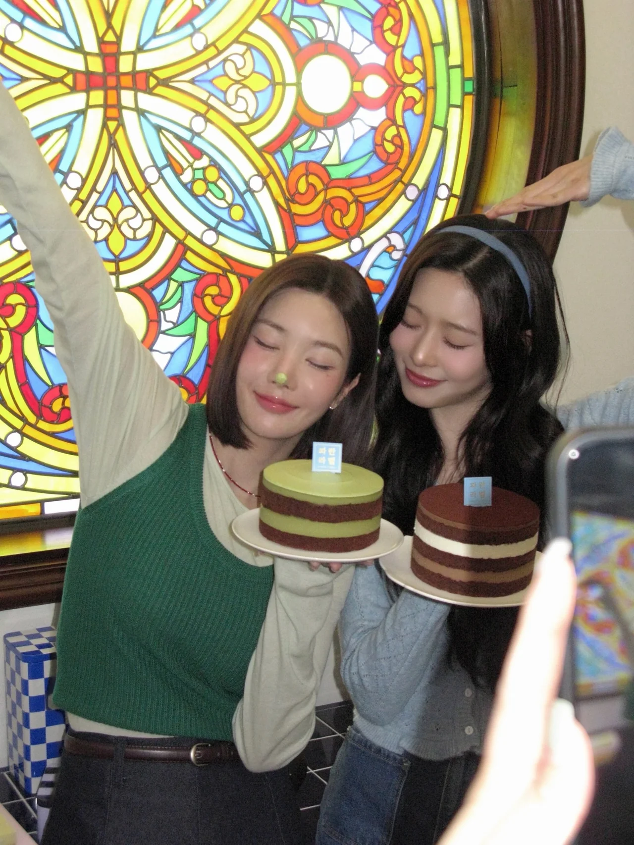 Green knit vest | Layered with a white inner to highlight the vivid color / Photo: Kwon Eunbi Instagram