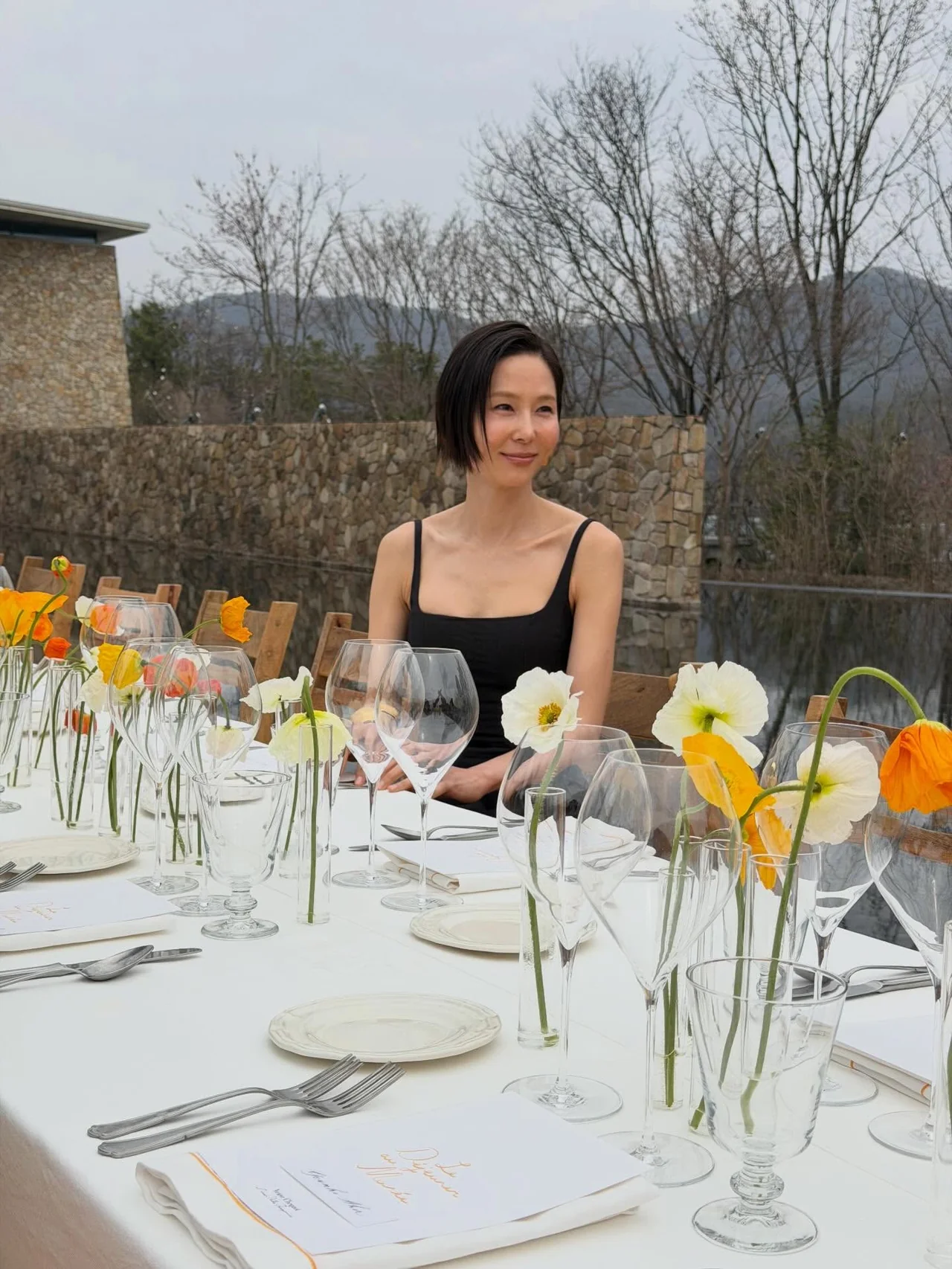 &nbsp;     Jacquemus collaboration look | A minimal full shot that highlights the brand\'s identity /Photo: Kim Na-young\'s Instagram