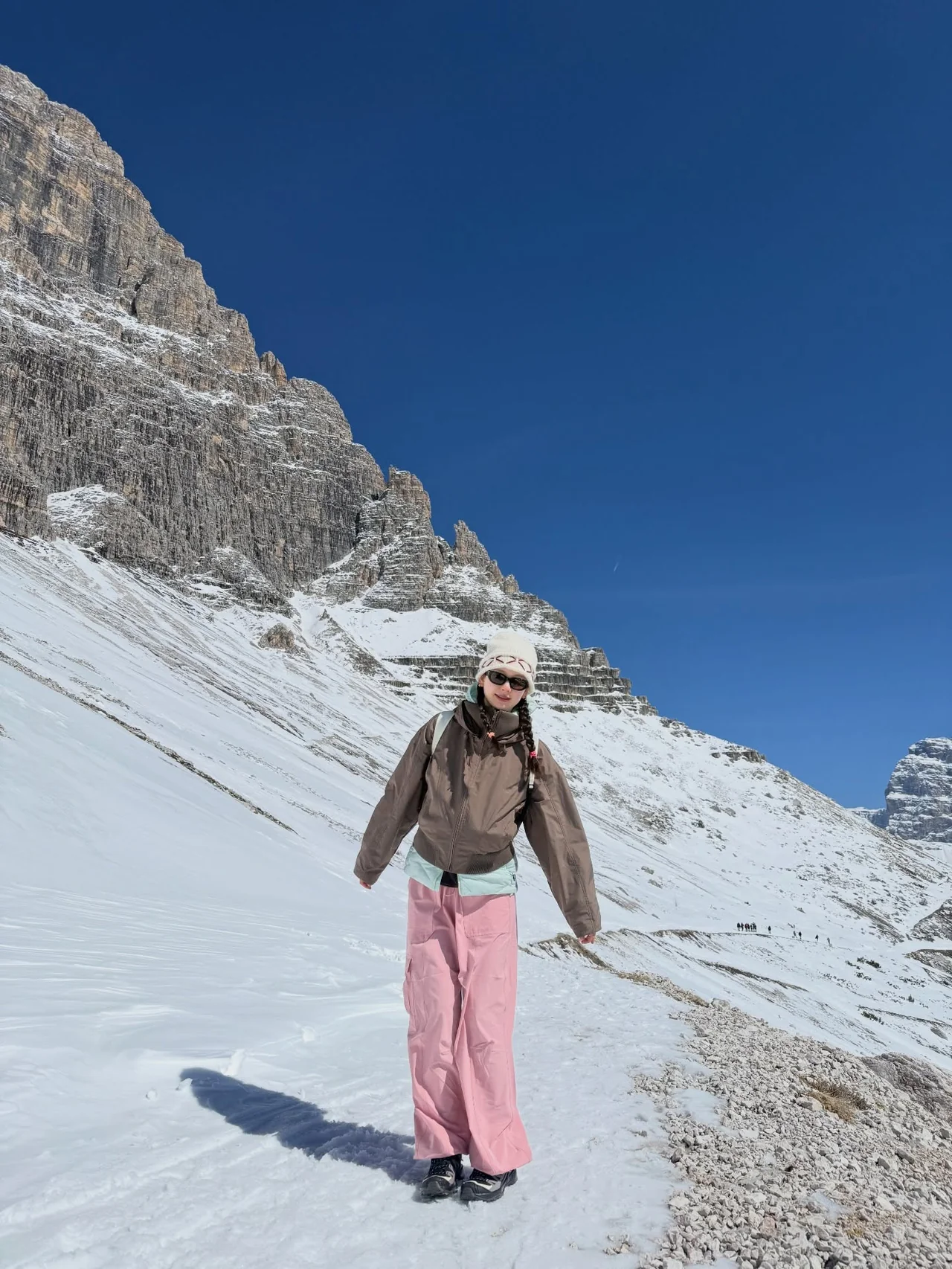 Discover Kim Jin-Kyung’s Stylish Snow Travel Outfit: Essential Tips for Expecting Moms