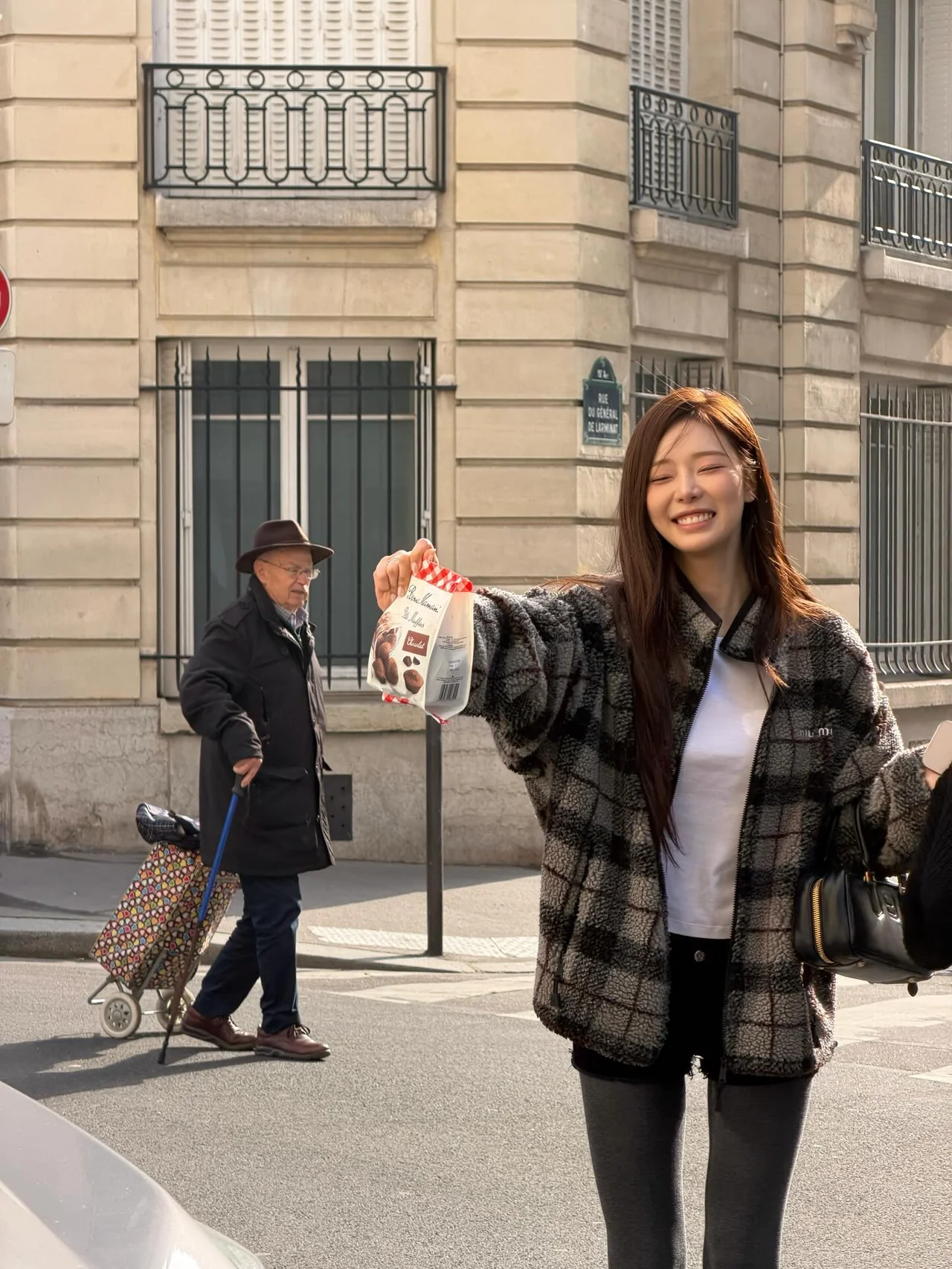&nbsp;     Check fleece jacket + black shorts & tights + biker boots, full-length Paris street shot / Photo: Lee Si-an Instagram (@youseeany)