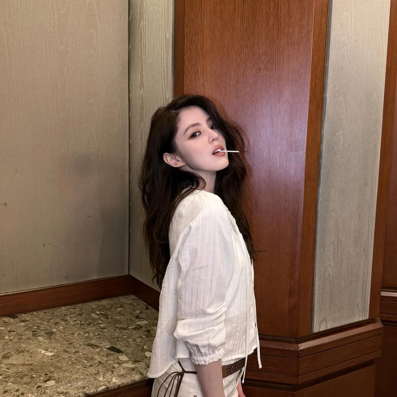 &nbsp;     White lace blouse | Punched embroidery and lace create a vintage, dreamlike white look / Photo: Han So-hee\'s Instagram