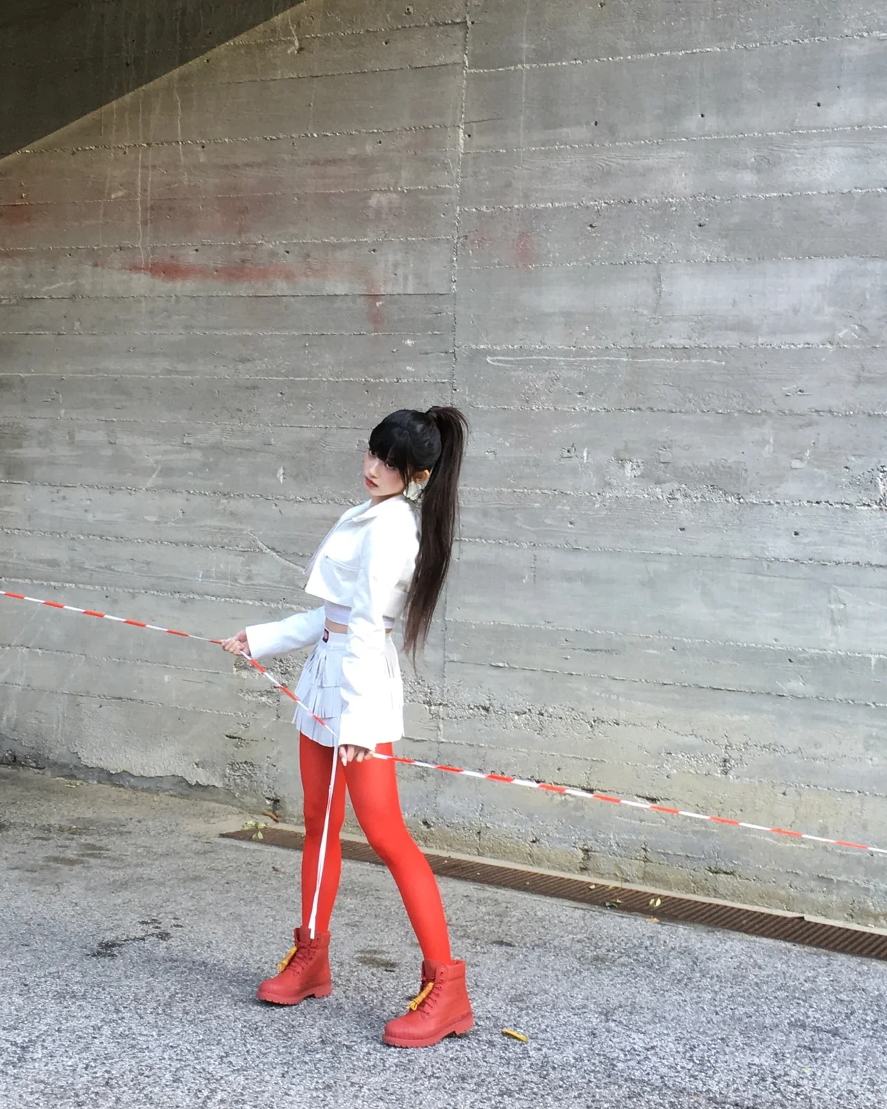 Frilled mini skirt | A mini skirt that pops with layered white-tone details