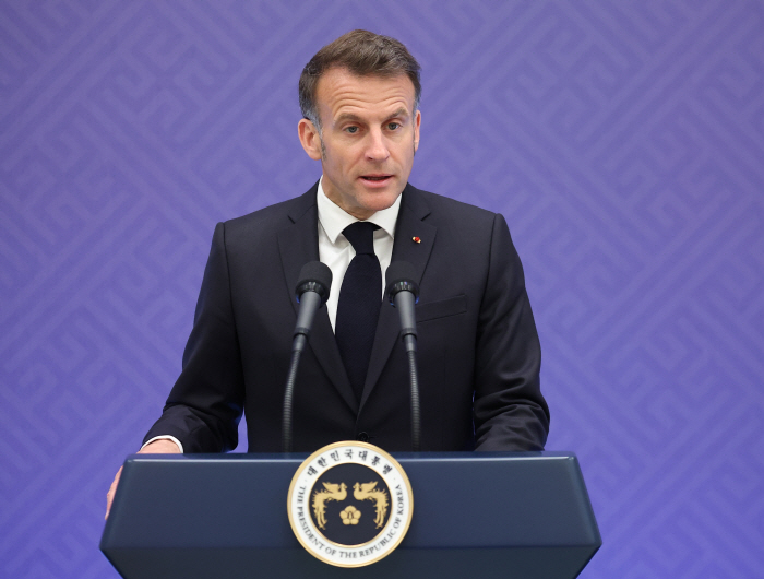 답사하는 마크롱 프랑스 대통령<YONHAP NO-3313>