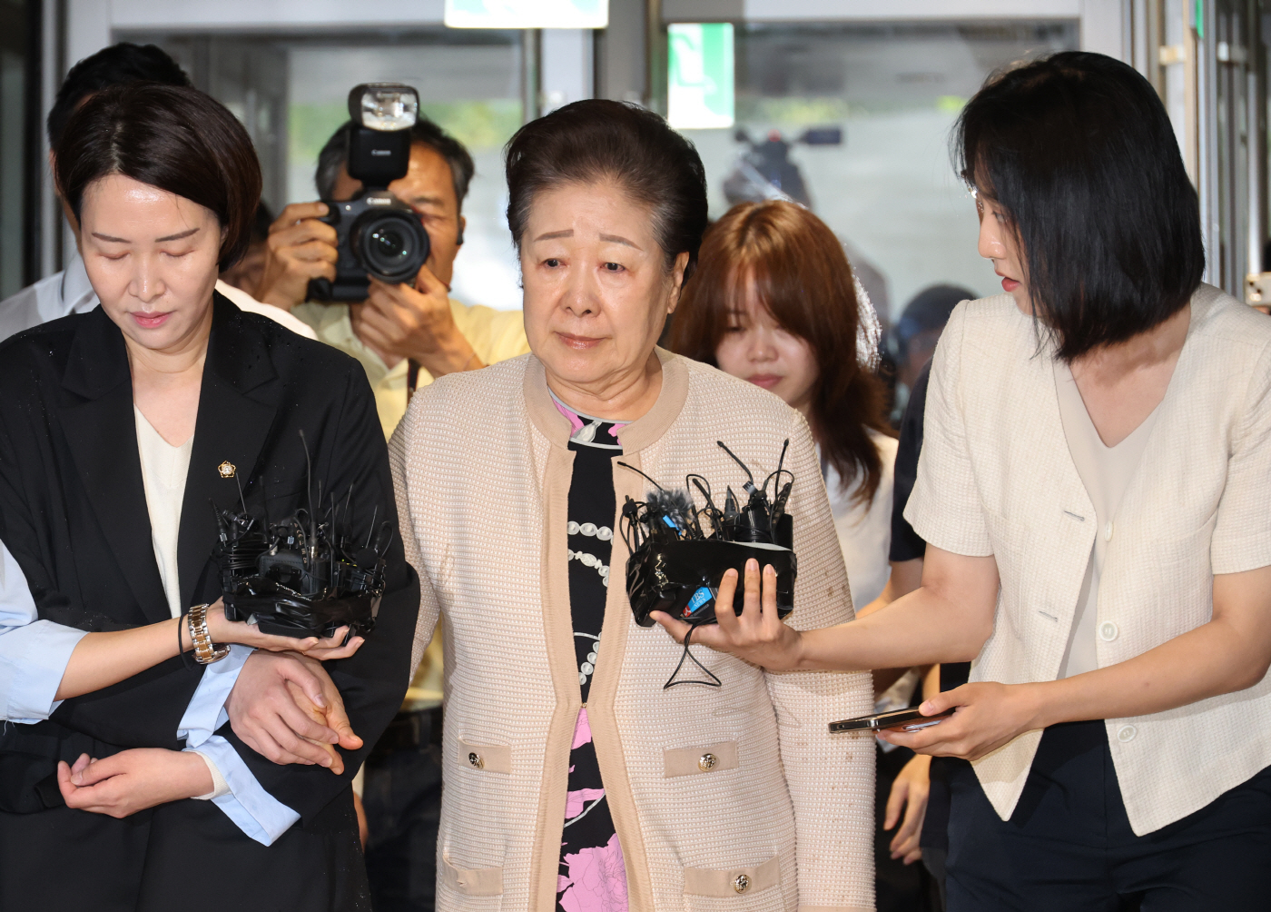 '통일교 현안 청탁' 한학자 총재 김건희특검 출석<YONHAP NO-2866>