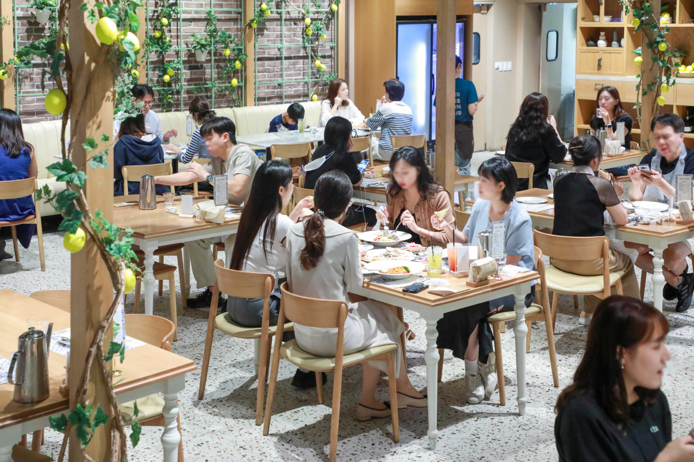 Discover the Future of Dining: 현대그린푸드 Launches Real-Time Reservation Platform with 20% Discount!