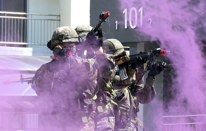 실전 같은 훈련<YONHAP NO-4685>