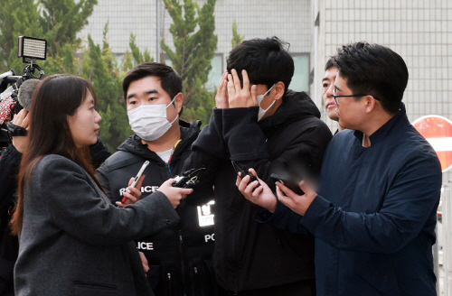 사적보복 일당 총책 구속 송치<YONHAP NO-2117>