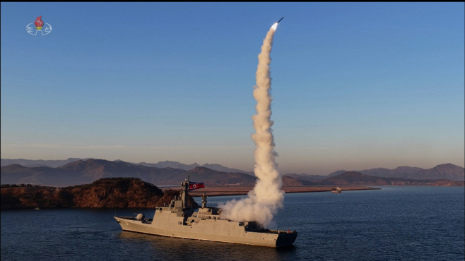 북한, 구축함 최현호서 전략순항·반함선미사일 ...<YONHAP NO-2250>